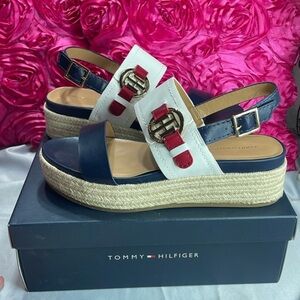 Tommy Hilfiger Twmiaya
Women's Sandals 9.5M New, With Box‎ Red White Blue